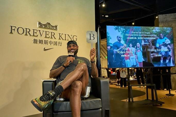 詹姆斯晒成都行活动图集：成都在我心中永远有特别的位置，国王爱你